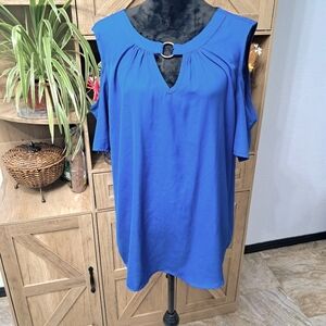 MPH Tunic Colbolt Blue Cutout Cold Shoulder Short Sleeve Lightweight Relaxed Fit